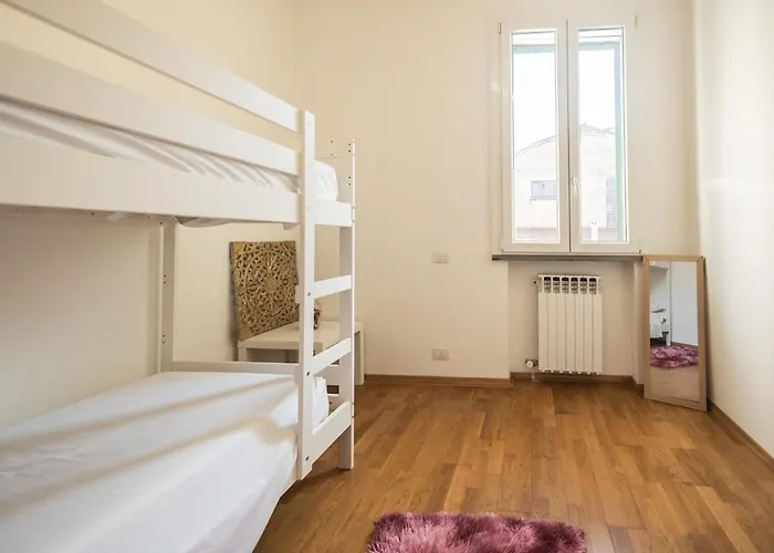 Angelic House Palace, * 拉文纳